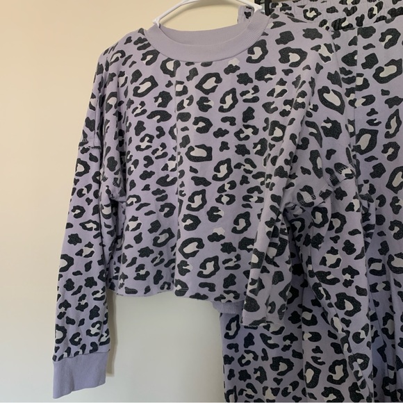 Women’s M/S COLSIE Lavender Purple Leopard Print Lounge Sweatpants Set - Picture 2 of 8